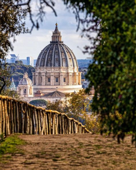 A breathtaking St.Peter's Dome view captured by @siestoalberto 😍

#rome #roma #lazio #eternalcity #history #travel #holiday #food Rome Sights, Holiday Food, Rome, Collage, History, Travel, Pins