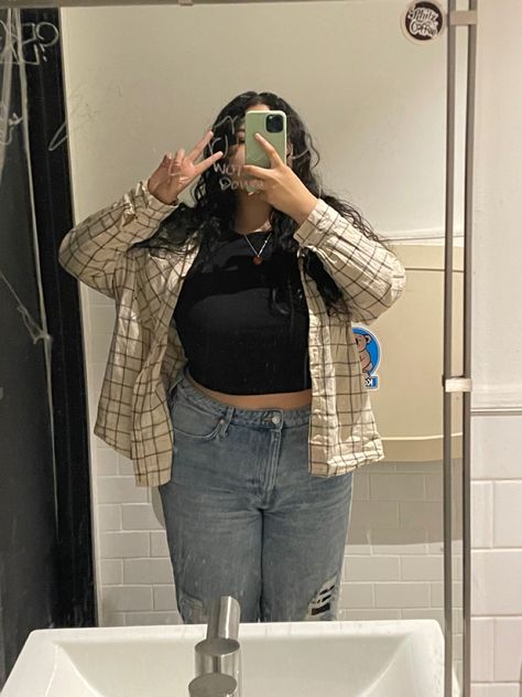 jeans croptop flannel jacket cute outfit outfit inspo fit inspo jeans ripped jeans thrifted inspiraton ootd Flannel Fits, Simple Fits, Jeans Ripped, Flannel Jacket, Cute Outfit, Fit Inspo, Baggy Jeans, Fitness Inspo, Ripped Jeans