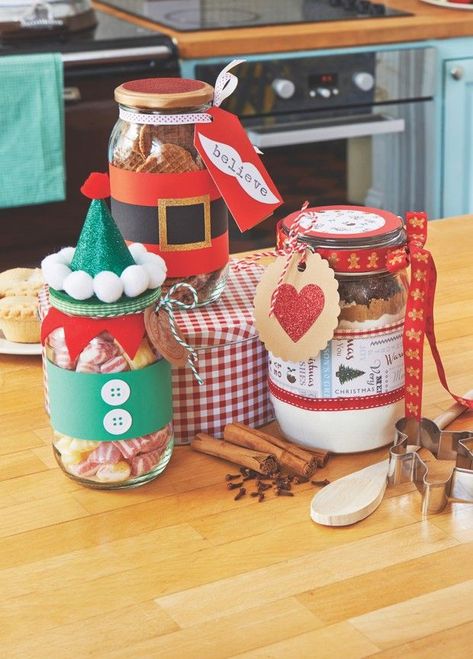 Sweets Jars Ideas, Christmas Jam Jar Ideas, Christmas Sweet Jars, Jolly Jars Ideas Kids, Christmas Treat Jars, Old Time Christmas Decorations, Jam Jar Crafts, Christmas Treats Jars, Christmas Decor Gifts