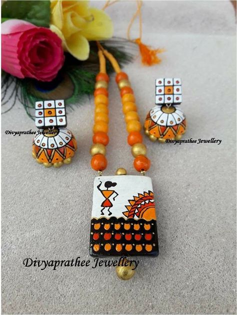 Warli art.. Terracotta jewellery and earrings Teracota Art Terracotta Jewellery, Warli Art Jewelry, Terracotta Jewellery Designs Handmade, Canvas Jewellery, Jewellery Painting, Warli Paintings, Terracotta Jewellery Making, Terracotta Jewellery Designs, Warli Art