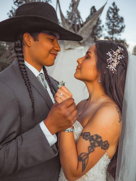 Native American Wedding, Americana Aesthetic, Ranch Weddings, Forest Theme Wedding, Native American Images, Native American Culture, Native American Fashion, Ranch Wedding, Vintage Glamour