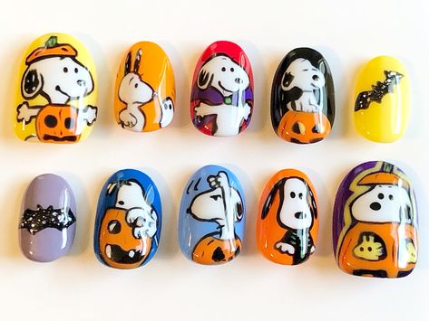 Fall Cartoon Nails, Cartoon Nails Design, Snoopy Fall Nails, Snoopy Nails Simple, Halloween Snoopy Nails, Snoopy Halloween Nails, Peanuts Nails, Charlie Brown Nails, Snoopy Nails Halloween