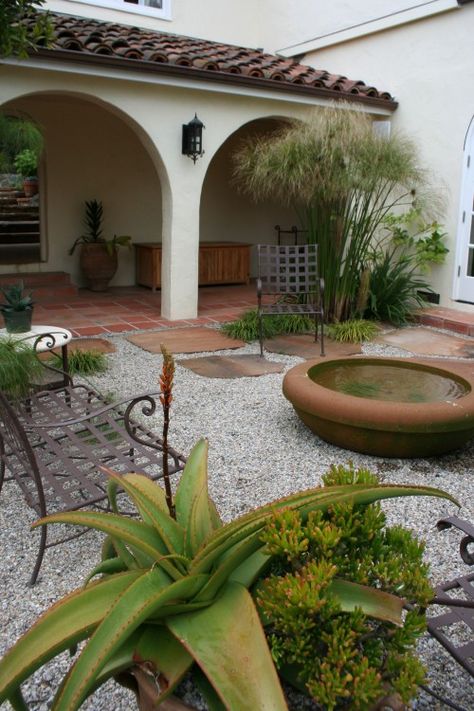 Use of large terracotta pots for simple water features. mixture of pavers and gravel, papyrus Spanish Courtyard, Spiritual Garden, Sacred Garden, Spanish Garden, Garden Retreat, Zen Gardens, Mediterranean Landscaping, Garden Design Layout, Mediterranean Home Decor