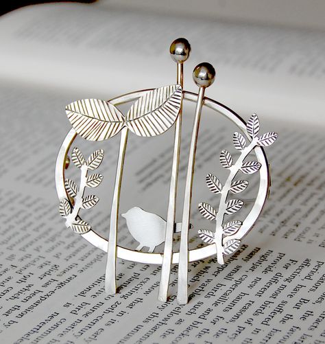 Handmade Silver Jewellery, Silver Clay, Metal Craft, Jewellery Inspiration, Jewellery Ideas, Silver Jewelry Handmade, Floral Jewellery, Silver Brooch, Contemporary Jewellery