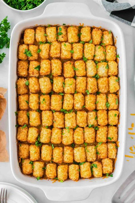 Healthy Tater Tots, Easy Tater Tot Casserole, Tater Tot Hotdish, Easy Tater Tots, Tater Tot Casserole Recipe, Tater Tot Recipes, Tater Tot Casserole Recipes, Easy Dinner Casseroles, Canned Soup