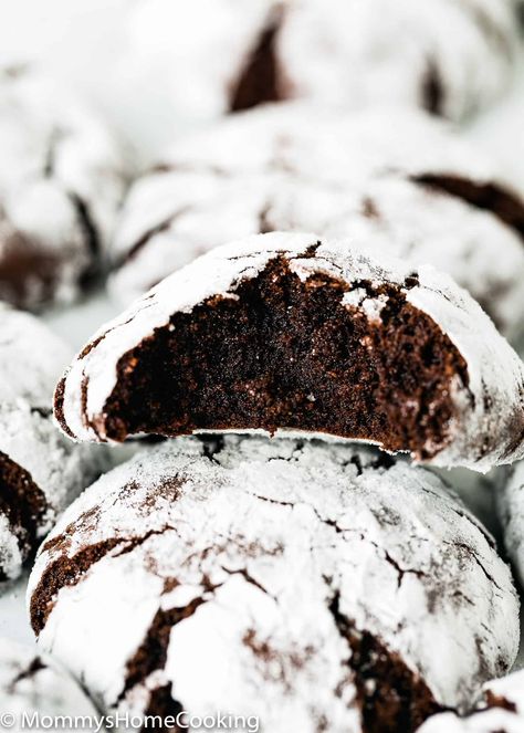 These Eggless Chocolate Crinkle Cookies are moist and fudgy on the inside and slightly crisp on the outside. Nothing shouts out Happy Holidays like a great plate of chocolatey cookies. Easy to make, even easier to eat! @mommyhomecookin #recipe #eggfree #eggless #egglessbaking #eggallergy#cookies #christmas #chocolate #crinkle Chocolate Crinkle Cookies Recipe, Eggless Cookie Recipes, Eggless Cookies, Crinkle Cookies Recipe, Chocolate Crinkle, Eggless Desserts, Eggless Recipes, Chocolate Crinkle Cookies, Eggless Baking