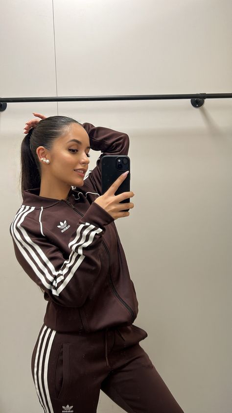 Brown Adidas Tracksuit, Addias Outfits For Women, Balance Outfit, Adidas Outfits, Outfit Sport, Adidas Set, New Balance Outfit, Army Pics, Matching Sets Outfit