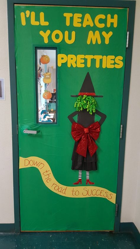 Wizard of Oz / Red Ribbon week themed teacher's door Red Ribbon Week Door, Halloween Door Decorations Classroom, Halloween Doors, School Door Decorations, Door Decorating Contest, Red Ribbon Week, Teacher Doors, School Doors, Halloween Door Decorations