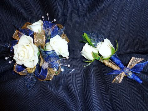 All Seasons Floral- Matching wrist corsage and boutonniere, ribbon is blue and gold and very sparkly! Blue And Gold Corsage, Bridesmaid Flowers Simple, Boutonniere Prom, Flowers At Wedding, Gold Corsage, Boutonniere Ideas, Prom Corsages, Prom Corsage And Boutonniere, Boutonniere Pins