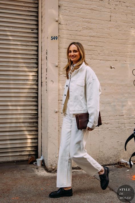 New York Fashion Week FW 2023 Street Style: Lauren Santo Domingo - STYLE DU MONDE | Street Style Street Fashion Photos Lauren Santo Domingo Fw 2023 Street Style, Ecru Jeans Outfits, Lauren Santo Domingo Style, Lauren Santo Domingo, Fashion Show Backstage, 2020 Street Style, Reportage Photography, Fall Inspo, Fashion Week Street Style