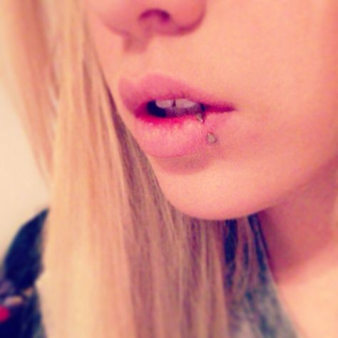 Spike lip piercing- bought abroad, cute Cute Piercing, Dream Piercings, Lip Piercings, Cool Piercings, Cute Piercings, Line Art Tattoos, Lip Piercing, Well Dressed, Nostril Hoop Ring