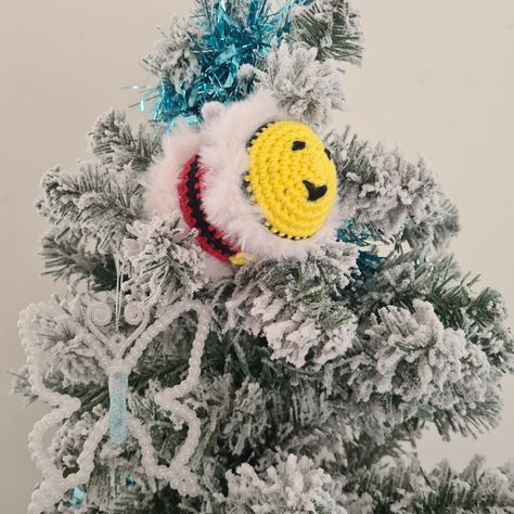 Crochet Christmas Bees, Bee Crochet Pattern, Christmas Bee, Bee Crochet, Bee Free, Crochet Xmas, Crochet Bee, Free Christmas, Adaptation