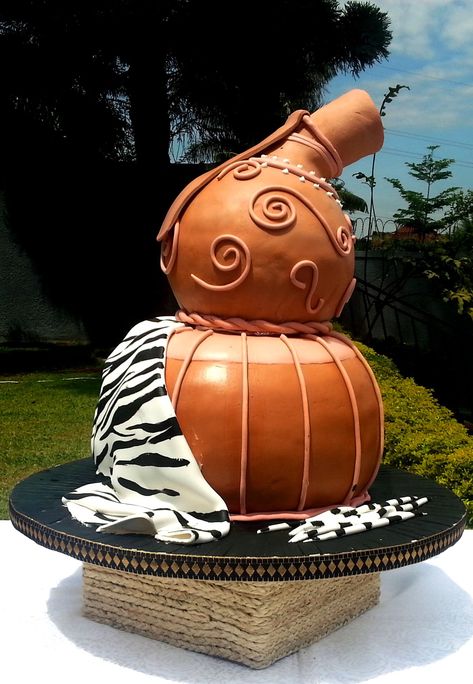 Traditional Cakes Wedding African, Afrocentric Wedding, African Wedding Cakes, African Cake, Princess Theme Cake, Zulu Wedding, African Inspired Wedding, African Vibes, Extravagant Wedding Cakes