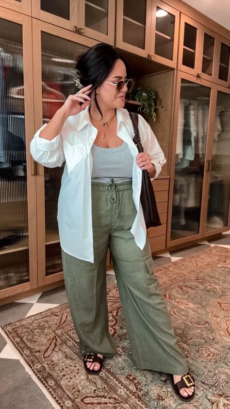 Linen Pants Outfit Plus Size, Casual Travel Outfit, Midsize Outfit, Outfits Gorditas, Linen Pants Outfit, Plus Size Chic, Black Linen Pants, Midsize Outfits, Cute Work Outfits