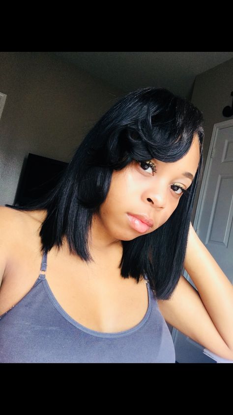 Bob With Feathered Bangs, Bangs Black Women, Feathered Bangs, Black Bob, Side Bangs, Short Bob, Hair Ideas, Cute Hairstyles, Natural Hair