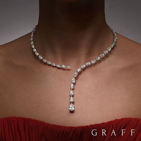 Scintillating Simplicity Graff has access to an incredible array of exceptional stones, and so has a unique design process, in which the stone itself provides the inspiration.  A magnificent showcase of such a design is this beautiful diamond necklace incorporating more than 40 carats of the finest diamonds. A graduating line of pear shape diamonds, effortlessly lead the eye to a beautiful, single pear shape drop. #GraffDiamonds #DiamondNecklace #HighJewellery #OneOfAKind Graff Jewelry Necklaces, Graff Jewelry Set, Graff Diamond Necklace, Graff High Jewelry, Graff Jewellery, Graff Necklace, Graff Jewelry, Diamond Necklace Wedding, Beautiful Diamond Necklace