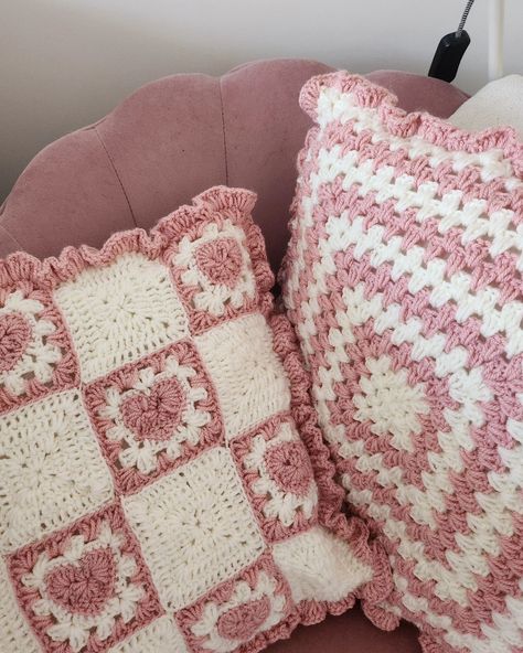 Heart granny square pillow 🩷◻️ and another pillow done!!! ✨️ . . . My cats are photobombing 90% of my photos 😿🫶 . . . . . #crochetpillow #handmadepillow #crochetdecor #pinkandwhite #crochetlove #crochetaddict #crochetdesign #crochetinspiration #crochetcreations #crochetartist #crochetproject #crochetpattern #crochetlife #crochetlovers #crochetfun #crochetcraft #crochetart #crochetcommunity #crochettherapy #crochetobsessed #pink #white #crochet #pillow #handmade #pillowcase #pinkandwhite Crochet Pillow Cover Granny Square, Crotchet Pillow, Granny Square Pillow Cover, Crochet Heart Pillow, Crochet Pillowcase, Granny Square Pillow, Heart Granny Square, Pillow Crochet, Instagram Heart