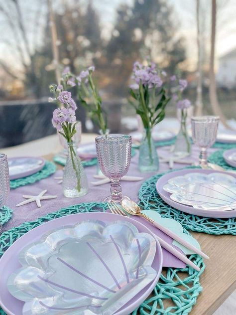 Mermaid Table Decorations, Themed Picnic, Mermaid Birthday Party Ideas, Cake Balloons, Mermaid Pool Parties, Ariel Birthday Party, Mermaid Birthday Party Decorations, Mermaid Theme Birthday Party, Ariel Birthday