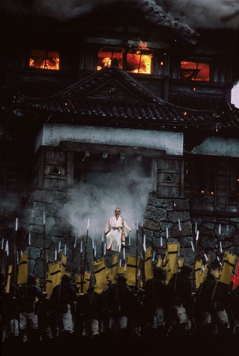 the Anime Kurosawa's Ran – All the Anime Run Film, Medieval Japan, Akira Kurosawa, Samurai Anime, Movie Artwork, Still Frame, Western Artist, Classic Movie Posters, Movie Shots