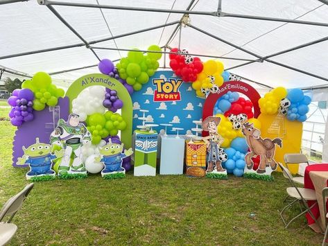 1st Birthday Party Toy Story, Toy Story Birthday Party Backdrop, Toy Story Balloon Backdrop, 1st Birthday Boy Toy Story Theme, Buzz And Woody Party, Toy Story Party Backdrop, Buzz Lightyear Backdrop, Toy Story Balloon Decorations, Toy Story Birthday Balloons