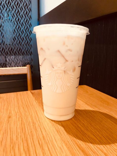 You Can Get A Peaches and Cream Drink At Starbucks Peach Drink Starbucks, Peaches And Cream Drink, Dunkin Drinks, Frappuccino Starbucks Secret Menu, Starbucks Ideas, Custom Drinks, Beverage Ideas, Peach Drinks, Iced Starbucks Drinks