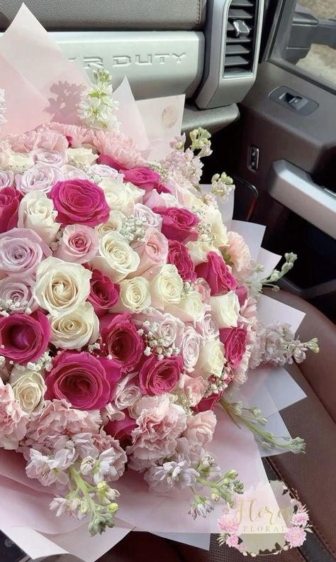 Pink And White Flower Bouquet, Ramos Aesthetic, Pink Bouquet Flowers, White And Pink Bouquet, Pretty Flower Bouquet, Pretty Bouquet Of Flowers, Flower Bouquet Aesthetic, Pink Flowers Bouquet, Flores Pink