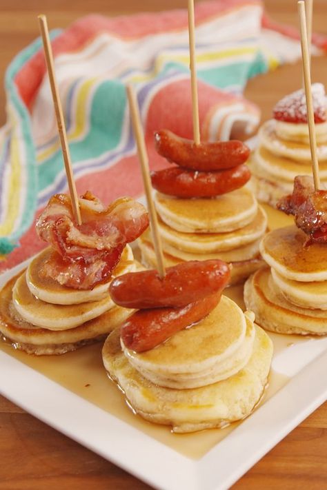 Mini Pancake Stacks Vert 1 Easy Brunch Food, Christmas Brunch Menu, Easter Brunch Buffet, Breakfast Boards, Graduation Brunch, Fancy Brunch, Brunch At Home, Brunch Appetizers, Baking Bad