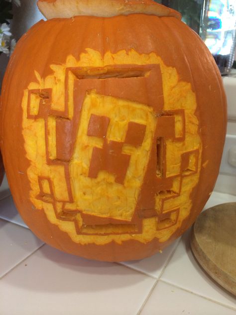 Minecraft pumpkin carving by Brandi Green Minecraft Pumpkin Carving, Minecraft Carved Pumpkin, Craft Pumpkin Carving, Pumpkin Template Printable, Minecraft Pumpkin, Awesome Pumpkin Carvings, Minecraft Pig, Craft Pumpkins, Carving Templates