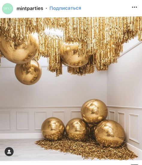 All Gold Party Decorations, New Year Event Decoration, Foil Curtain Decoration Ideas, Golden Disco Party, Office Anniversary Decoration Ideas, All Gold Party, Gold Decorations Party, Golden Birthday Decor, Gold Disco Party