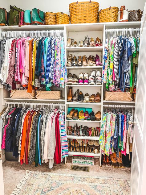 Shaw Avenue | Master Bedroom Closet Makeover & Closet Capsule Wardrobe How To Organize My Closet, Bedroom Closet Organization Ideas, Closet Background, Closet Capsule Wardrobe, Upgrade Wardrobe, Spare Bedroom Closets, Closet Capsule, Decor Closet, Tiffany Room