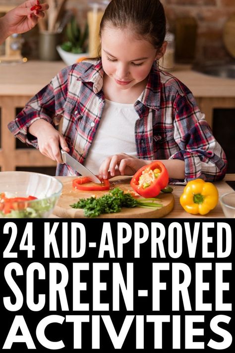 24 Screen Free Activities for Kids | If you’re looking for indoor activities for kids to get your children off their electronics, we’ve got ideas for kids in preschool, kindergarten, and elementary school! Perfect for warding off cabin fever on cold winter, rainy spring, or stinking hot summer days, these no screen activities will prove that parenting without screens IS possible. Going screen free for a week may be just the challenge your kids need! #screenfreeactivities #noscreenactivities Screen Free Activities For Kids, Fun Ideas For Kids, Screen Time For Kids, Free Family Activities, Rainy Day Activities For Kids, Boredom Busters For Kids, Rainy Spring, Free Activities For Kids, Screen Free Activities