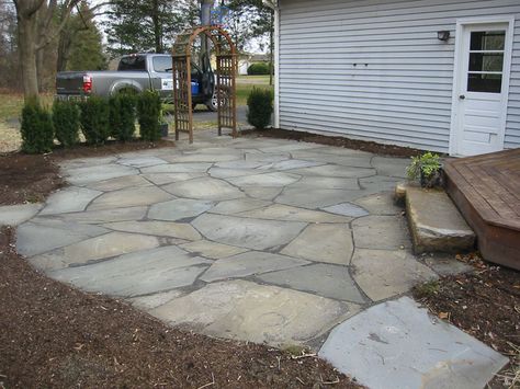 Diy Stone Patio, Patio Layout Design, Stone Patio Designs, Patio Pictures, Building A Patio, Stone Pavers, Patio Layout, Concrete Patios, Stone Patio