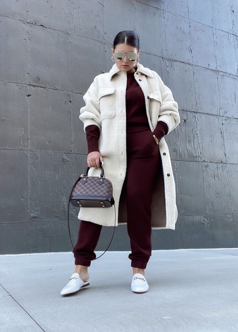 Casual Winter Outfits 2023 Women, Long Shacket Outfit Women Fall, Julia Marie B Outfit, Shaket Jacket Outfit Fall, Styling Winter Outfits, Long Shacket Outfit Women, White Shacket Outfit, Shacket Outfit Women Winter, Shaket Jacket Outfit