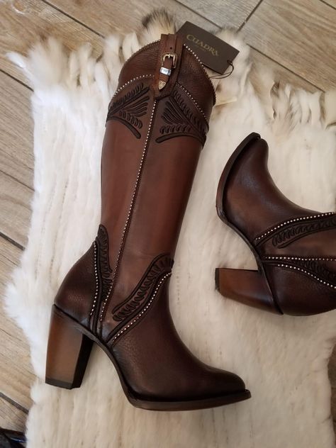 Cowgirl Boots Heels, Cowboy Boots With Heels, Ranch Attire Women, Cream Colored Cowboy Boots Outfit, Cowgirl Boots With Heels, Luchesse Boots Womens Outfit, Cuadra Boots Women, Fall Cowgirl Boots Outfit, Cowboy Boot Heels