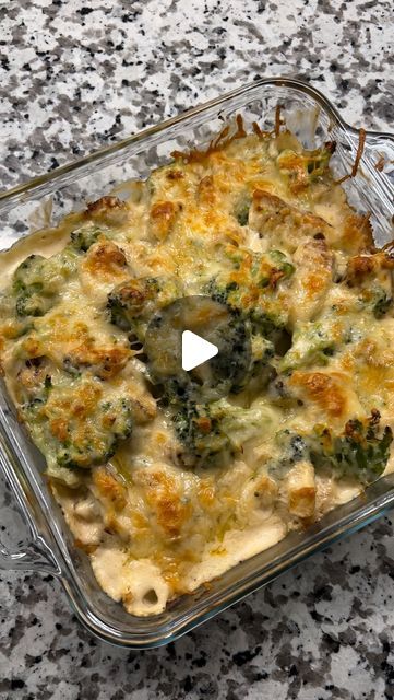 Alexius Ordaz-Craig on Instagram: "Low Carb 4 ingredient Chicken Alfredo Bake🤤

What you need:
•Fully cooked chicken
•Steamed Broccoli (I only steamed about half way before baking) 
•Jar of Alfredo Sauce 
•Parmesan 
•Seasonings (to your liking)

Combine all the ingredients in a baking dish. Bake @ 375F for 20 minutes (until cheese turns brown) 

I broiled mine 2-3 minutes after baking

Quick & easy Low carb dinner idea with only 4 ingredients🔥

Enjoy🫶🏽

#ketodinner #dinnerideas #foodforweightloss #weightlossmeals #lunchideas #foodie #quickmeals #lowcarb #lowcarbdiet #easymeals #mealprep #mealplan #lowcarbdinner #onepanmeal #weightlossrecipes #weightlossrecipe" Quick Easy Low Carb Dinner, 4 Ingredient Chicken, Easy Low Carb Dinner, Light Eating, Alfredo Bake, Chicken Alfredo Bake, Chicken Broccoli Alfredo, Broccoli Alfredo, Brown I