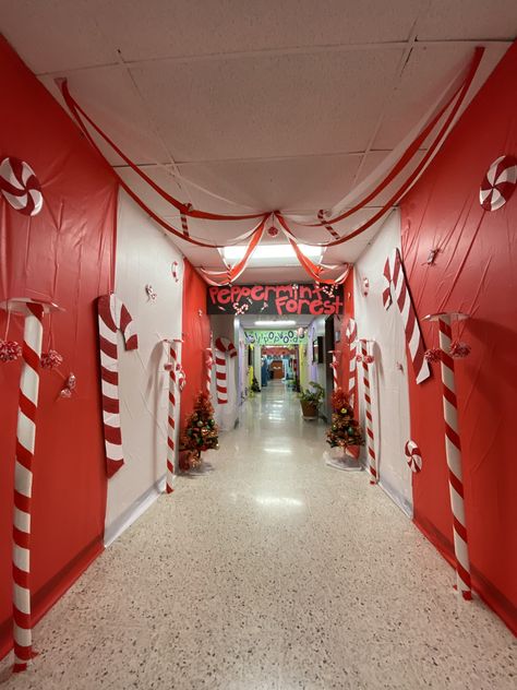 Candyland themed Hallway Christmas Decorating Ideas Work, School Hall Decoration Ideas Christmas, Gingerbread Theme School Hallway, Christmas Candy Land Theme Classroom, Candyland Reading Theme, Christmas School Hallway Ideas, Christmas Hallway Themes For School, Classroom Hallway Christmas Decorations, Candy Cane Lane Hallway Decorations