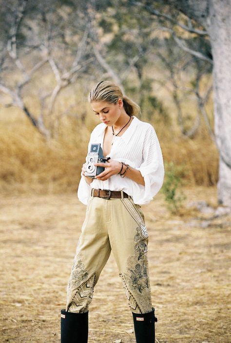 Out Of Africa Style, Safari Outfit Women, Moda Safari, Safari Outfit, Safari Outfits, Safari Chic, Honeymoon Outfits, Safari Style, Africa Fashion