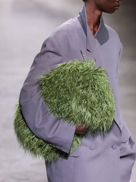 Fall 2024 Accessories Trends: The Best Styles From the Runway 2025 Bag Trends, Bags Runway, 2024 Accessories, Faux Fur Top, Fur Top, Floppy Hats, Berets Cap, Riding Hats, Fall 24