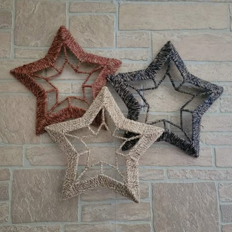 Star Wreath Ideas, Star Wreaths, Patriotic Crafts Diy, Star Wreath, Burlap Mesh Wreath, Summertime Crafts, Twine Crafts, Americana Crafts, American Flag Decor