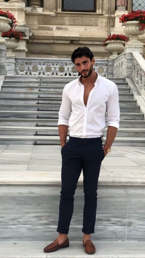 Italian Man Outfit Aesthetic, Casual European Style Men, Europe Outfits For Men, Man European Style, Men's Italian Fashion, Mens Italian Fashion Summer, Men Summer Dinner Outfit, European Men Aesthetic, Men Italian Fashion