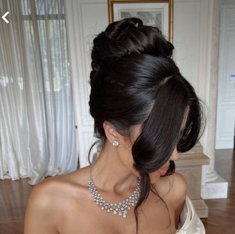 Messy Buns Wedding Hair, Bridal Hair Messy Bun With Veil, Bridal Hair Updo Elegant Classy, Wedding Bride Updo Hair With Veil, Formal Hairstyles Bun Classy, High Bun Bride Hair, Elegant Hair Buns Classy, High Bun Wedding Hairstyles With Veil, High Wedding Updo With Veil