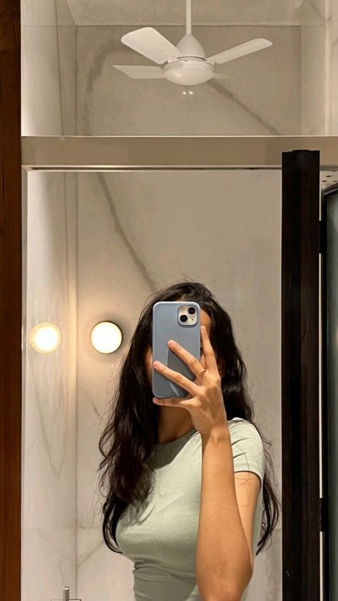 Iphone 13 Mirror Selfie, Chill Wallpaper, Find Your Aesthetic, Trendy Iphone Cases, Trendy Outfit Ideas, Girls Mirror, Inspo Pics, Trendy Phone Cases, Fall Outfit Ideas