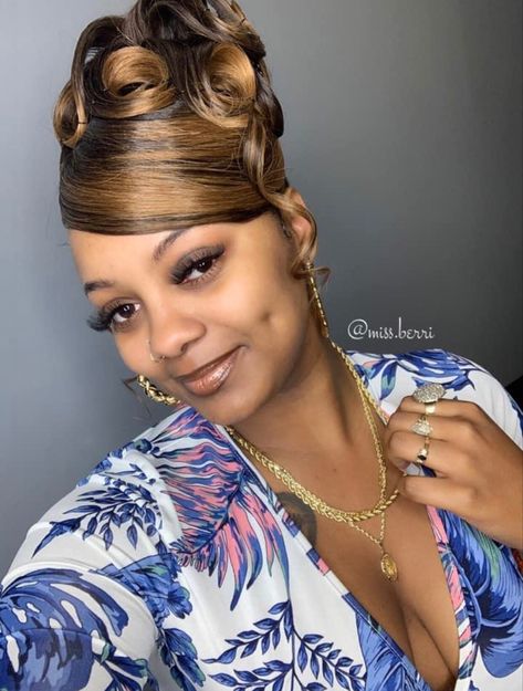 French Roll Updo, Auntie Vibes, French Roll Hairstyle, Short Hair Designs, Black Hair Updo Hairstyles, French Roll, Quick Weave Hairstyles, Short Sassy Hair, Updo Styles