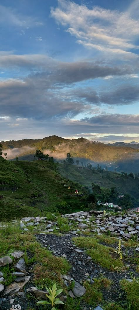 A beautiful evening in almora, uttarakhand. Masoori Uttarakhand, Uttarakhand Mountains, Uttarakhand Nature, Uttarakhand Beauty, Almora Uttarakhand, Snap Video, Nature Resort, Music Supplies, Mussoorie