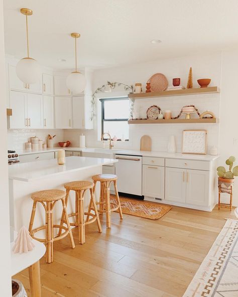 clean, modern, boho kitchen, warm, feminine, fun, playful, simple, white, natural wood #brightenmade Boho Style Kitchen, Casa Container, Kitchen Upgrades, Boho Kitchen, Kitchen Trends, Boho Interior, Boho Home, White Cabinets, Kitchen Styling