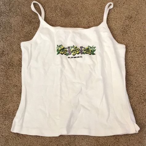 Nwot Kavio Hawaii Tank Top. Size Large Tropical Fits, Thrift Clothes, Beach Tanks Tops, Hawaii Outfits, Sublimation Ideas, Christmas Clothes, Y2k Tops, Pinterest Outfits, Summer Tank Tops