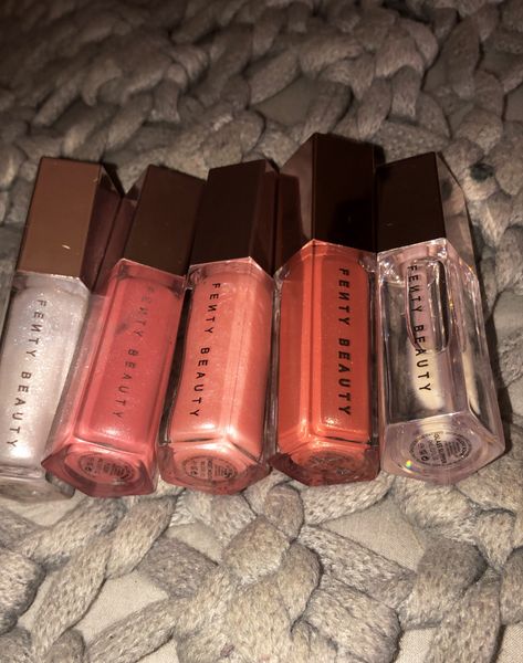 Fenty Gloss, Lip Gloss Cosmetics, Lip Color Makeup, Lip Gloss Collection, Fancy Makeup, Makeup Makeover, Makeup Obsession, Luxury Makeup, Makeup Items