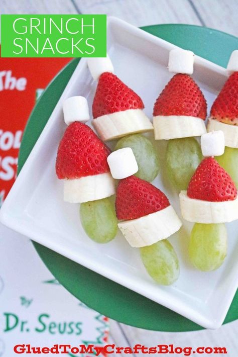 It's a healthy Christmas snack idea, titled Grinch Fruit Snack Kabobs & it's a great classroom treat idea for a holiday party! Classroom Party Food, Grinch Fruit, Grinch Snack, Healthy Christmas Snacks, Kids Cooking Party, Christmas Party Snacks, Classroom Christmas Party, Classroom Snacks, Grinch Christmas Party