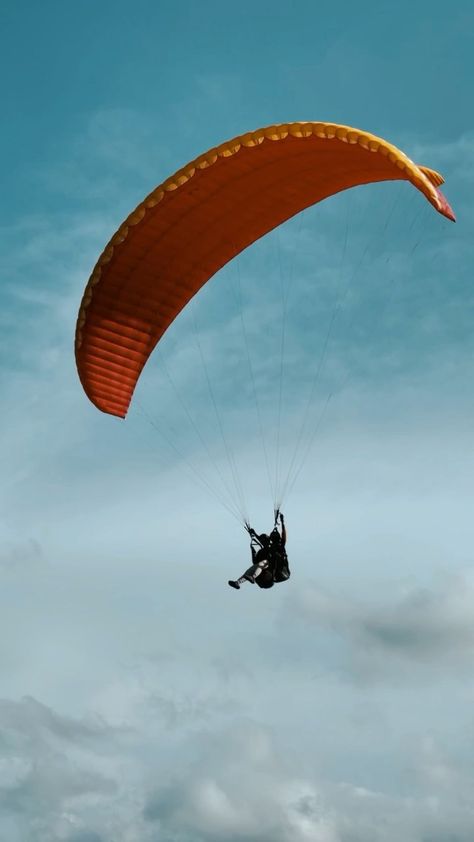 Paragliding Aesthetic, Skydiving Aesthetic, Vision Board Book, Hang Glider, Sports Painting, Vision Board Images, Air Sports, Hang Gliding, Sports Aesthetic