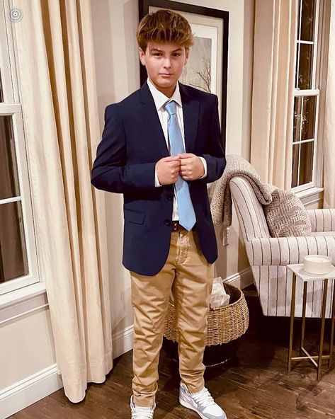 8th Grade Formal Boys, 8th Grade Dance Boys Outfit, Prom Boys Outfit, 8th Grade Graduation Outfit Ideas, Men Dress Outfits, Prom Fits, Boys Dressy Outfits, Formal Boys Outfit